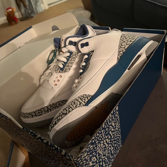 Jordan three wizards sneaker size 9 1/2 - Picture 2 of 16